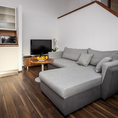 Vinosseum Bor- Es Apartmanhaz Шопрон Экстерьер фото