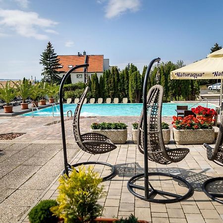 Vinosseum Bor- Es Apartmanhaz Шопрон Экстерьер фото