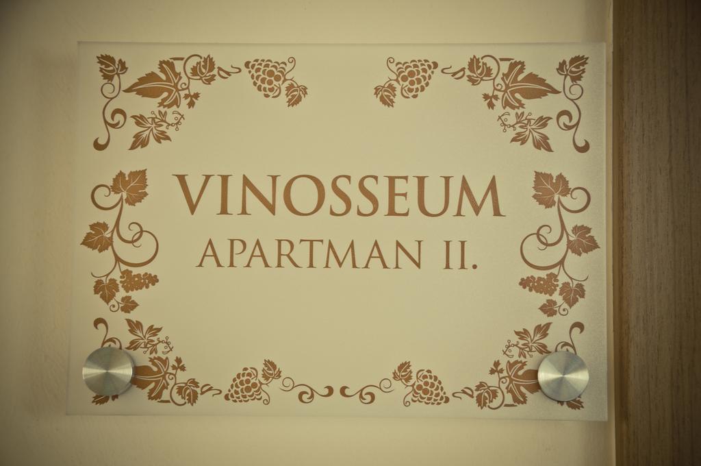 Vinosseum Bor- Es Apartmanhaz Шопрон Экстерьер фото
